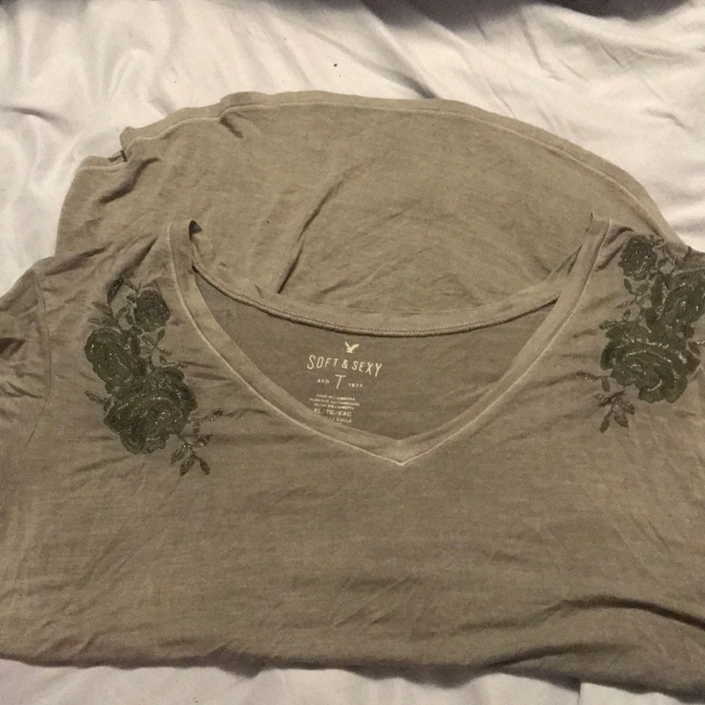 ✨FINAL PRICE DROP✨Embroidedered olive green v-neck
